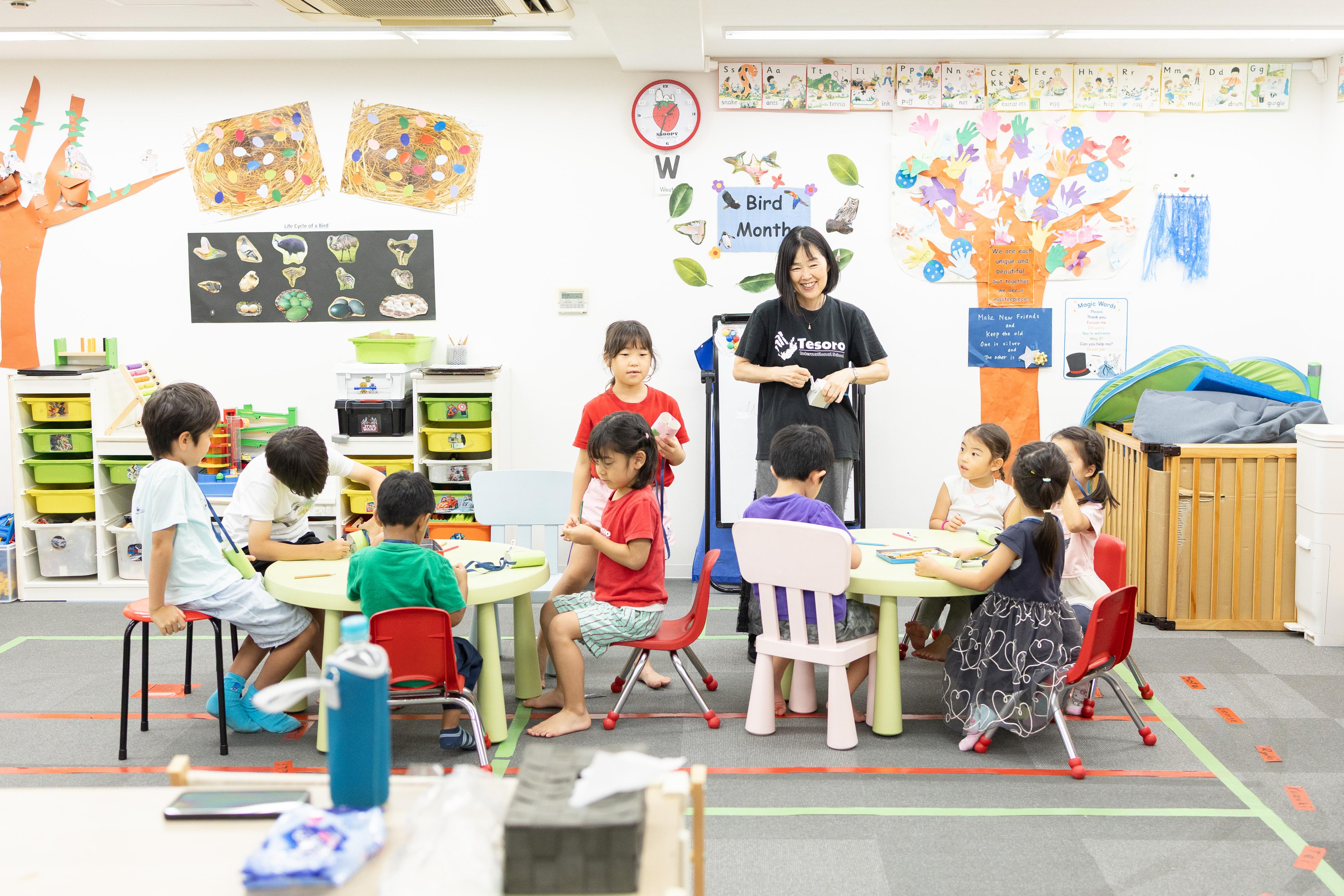 カリキュラムにもとづいたレッスンの時間と自由保育の時間のどちらも設定しています。